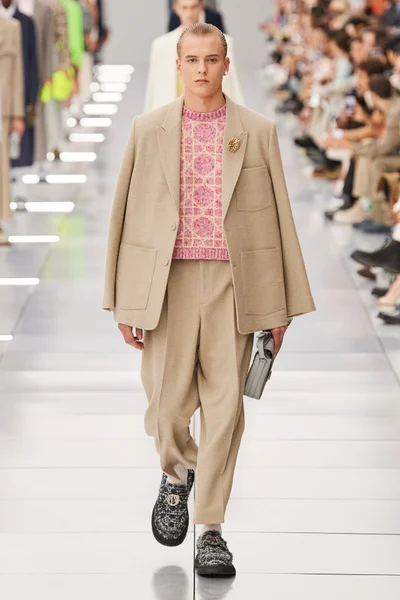 Look 2